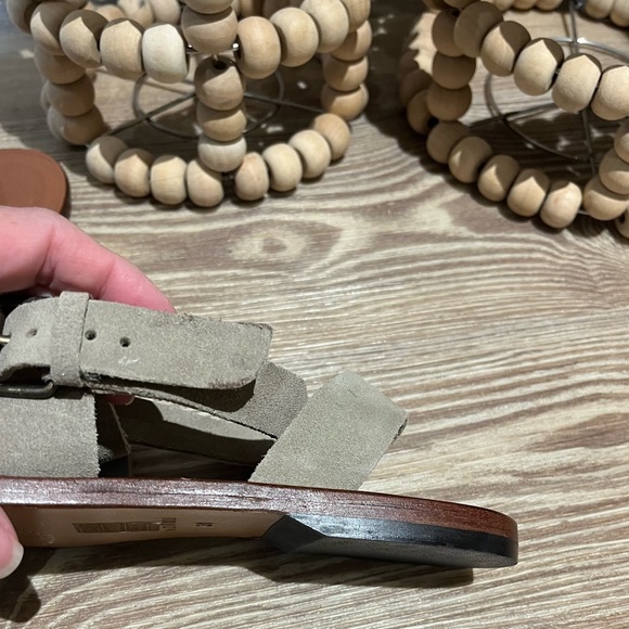 🌼Free People Sandal, Size 7 1/2 (NWOB) Torrence Suede Sandal - Picture 8 of 16